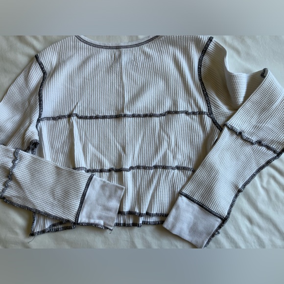 Urban Outfitters Exposed Hem Cropped Waffle Long Sleeve - Picture 3 of 3